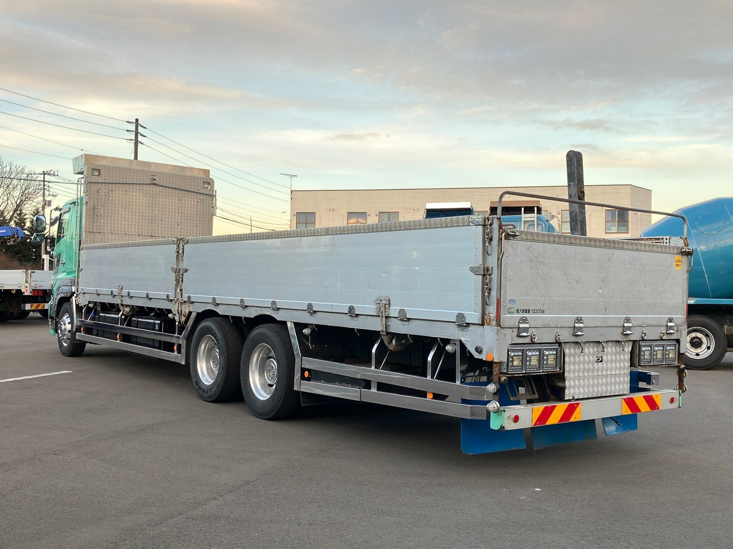 日野 プロフィア QKG-FS1EZBJ(6x4)の写真4