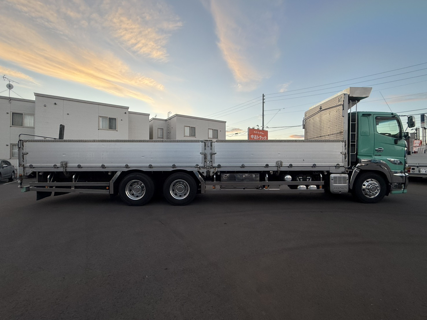 日野 プロフィア QKG-FS1EZBJ(6x4)の写真6