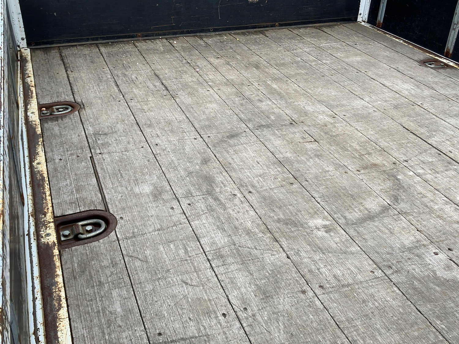 いすゞ フォワード 2RG-FRR90S2(2WD)の写真8