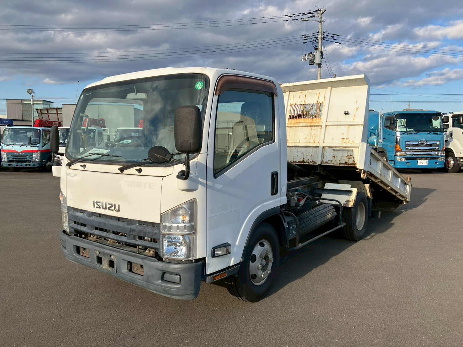 いすゞ エルフ PDG-NPR75N(2WD)の写真1