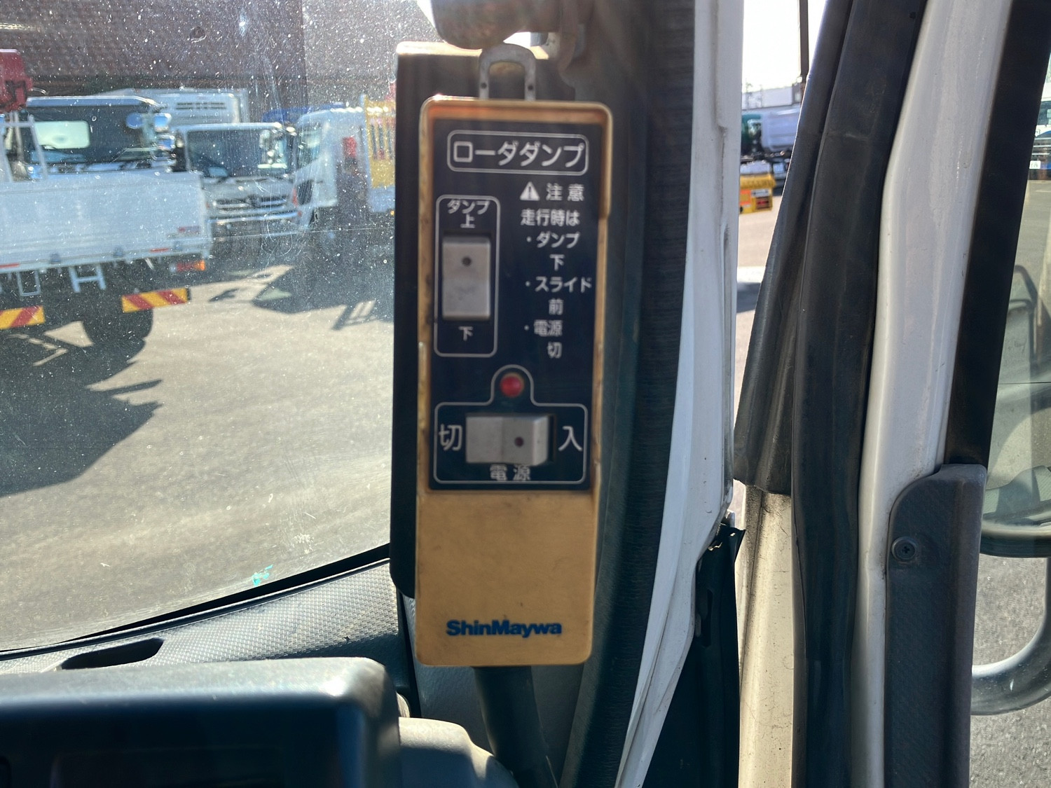 いすゞ エルフ PDG-NPR75N(2WD)の写真24