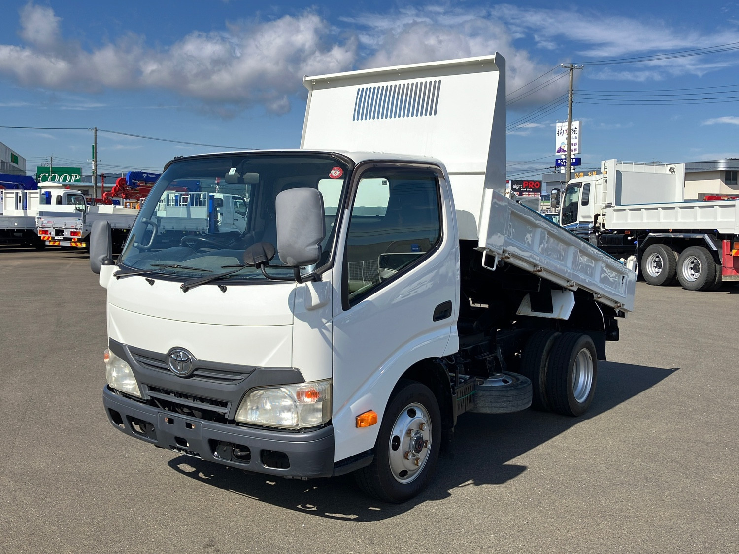 トヨタ ダイナ TKG-XZU675D(4WD)の写真1