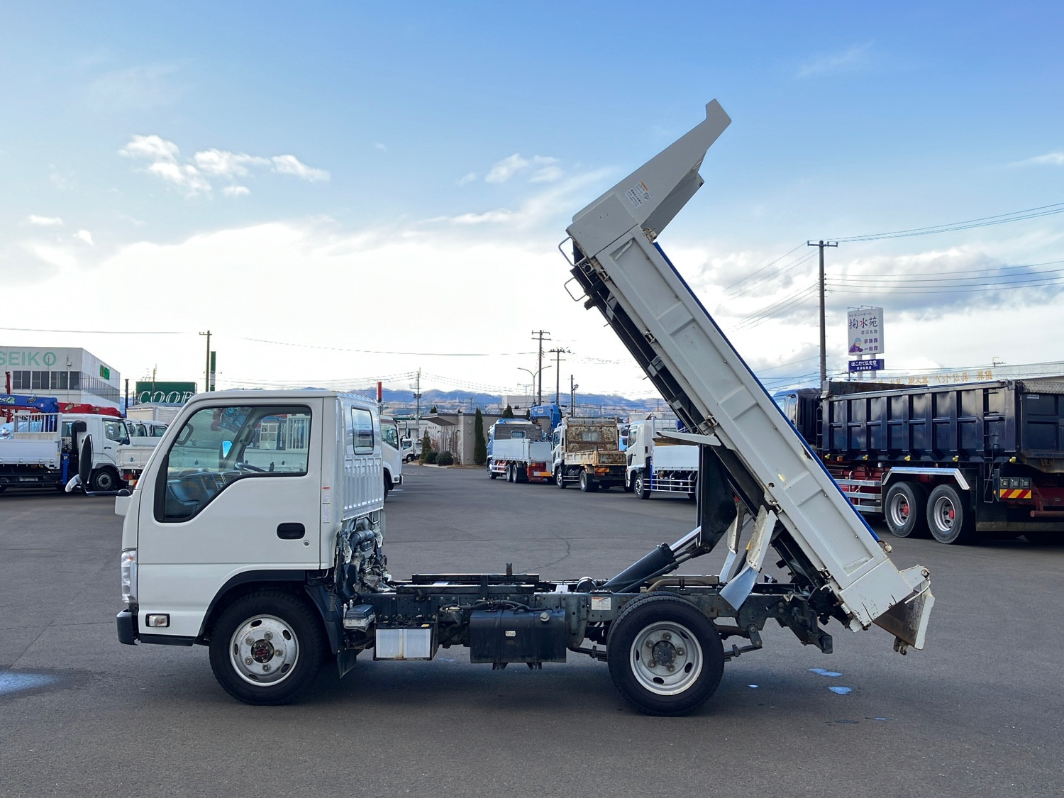 いすゞ エルフ 2PG-NKS88AN(4WD)の写真5