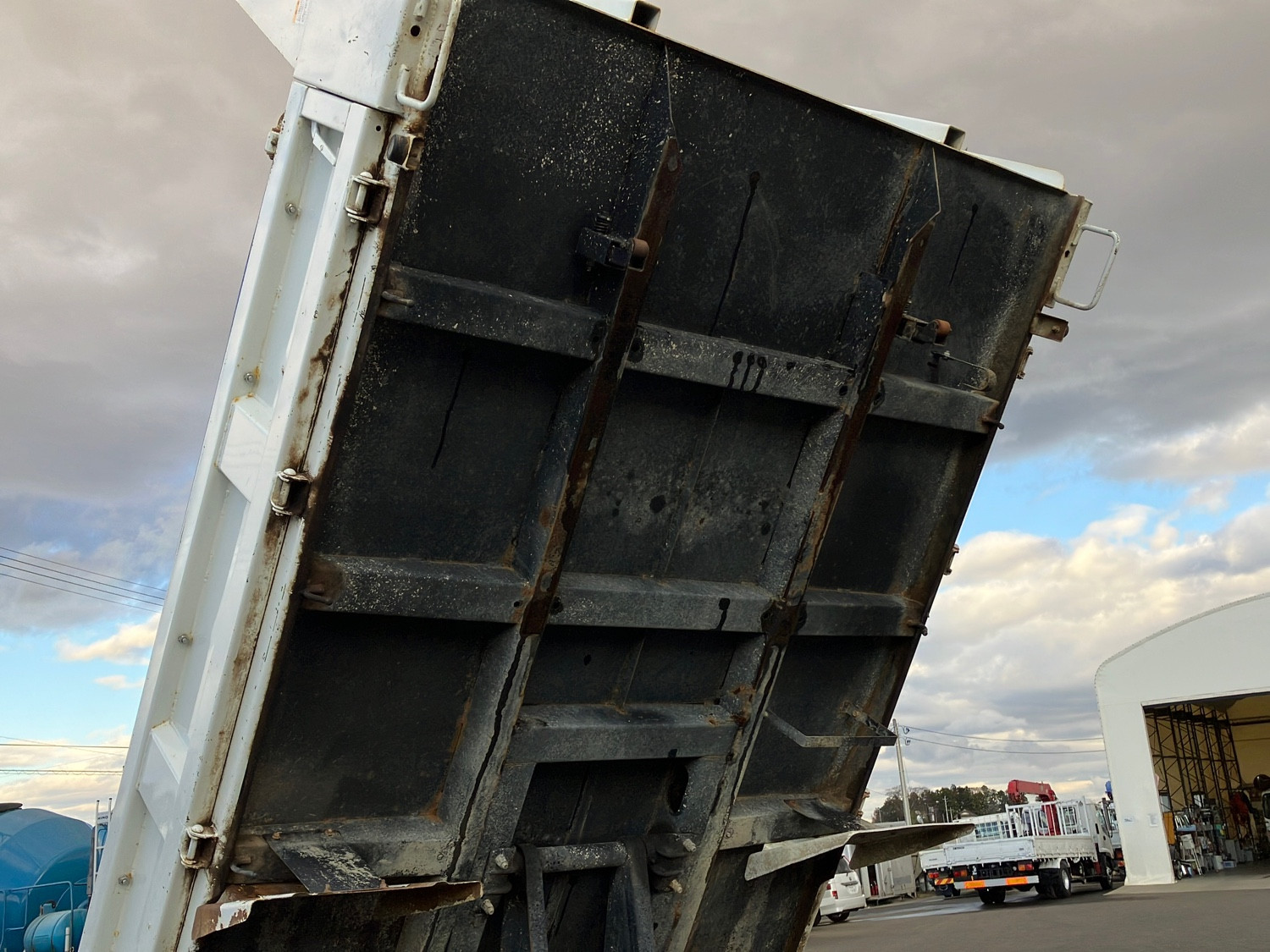 いすゞ エルフ 2PG-NKS88AN(4WD)の写真12