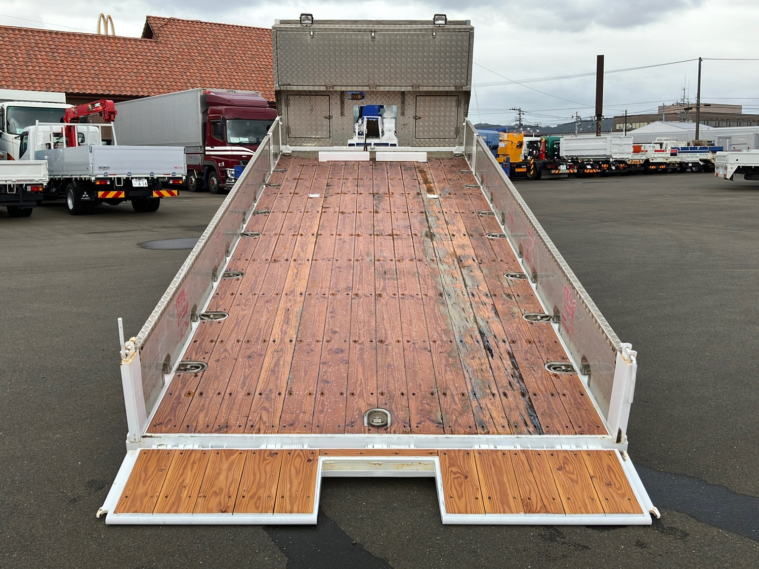 いすゞ フォワード LKG-FTR34S2(2WD)の写真7