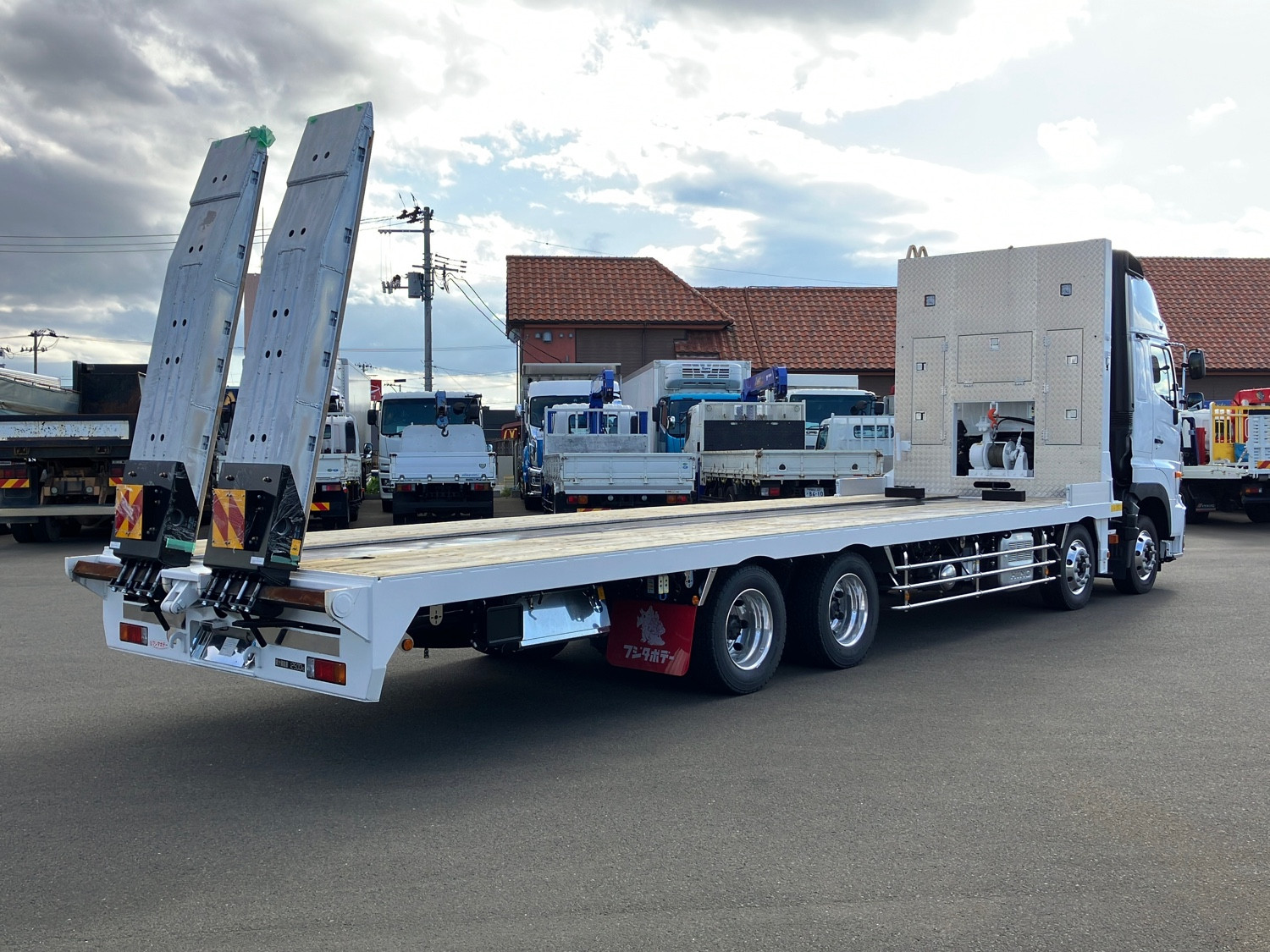 日野 プロフィア 2DG-FW1AHC(8x4)の写真3