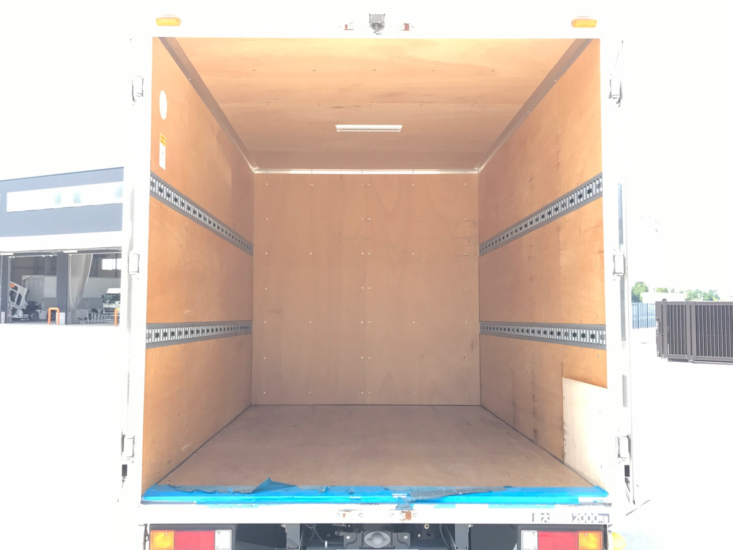 三菱 キャンター 2RG-FBA20(2WD)の写真8