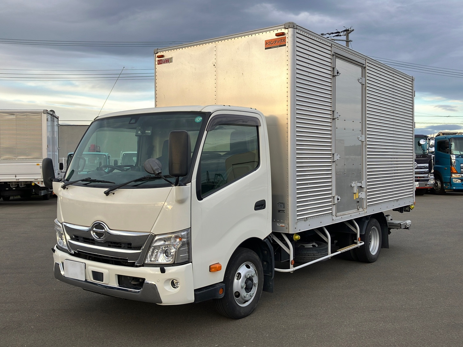 日野 デュトロ 2RG-XZU712M(2WD)の写真1