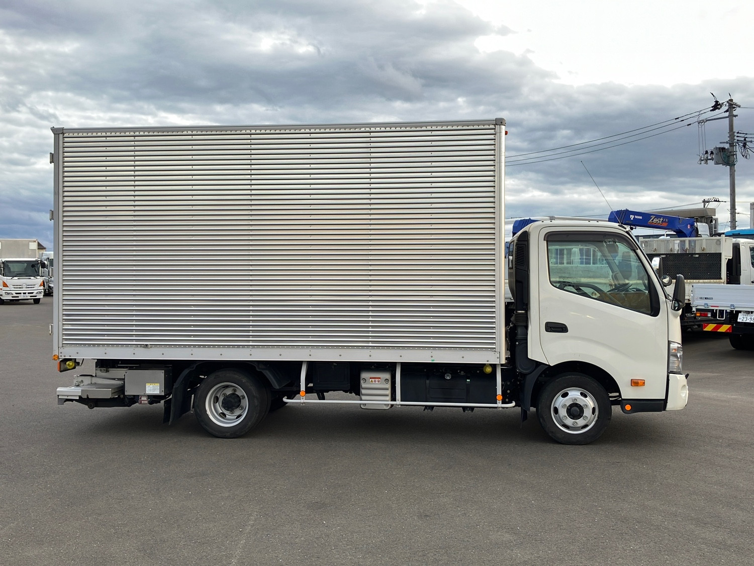 日野 デュトロ 2RG-XZU712M(2WD)の写真6