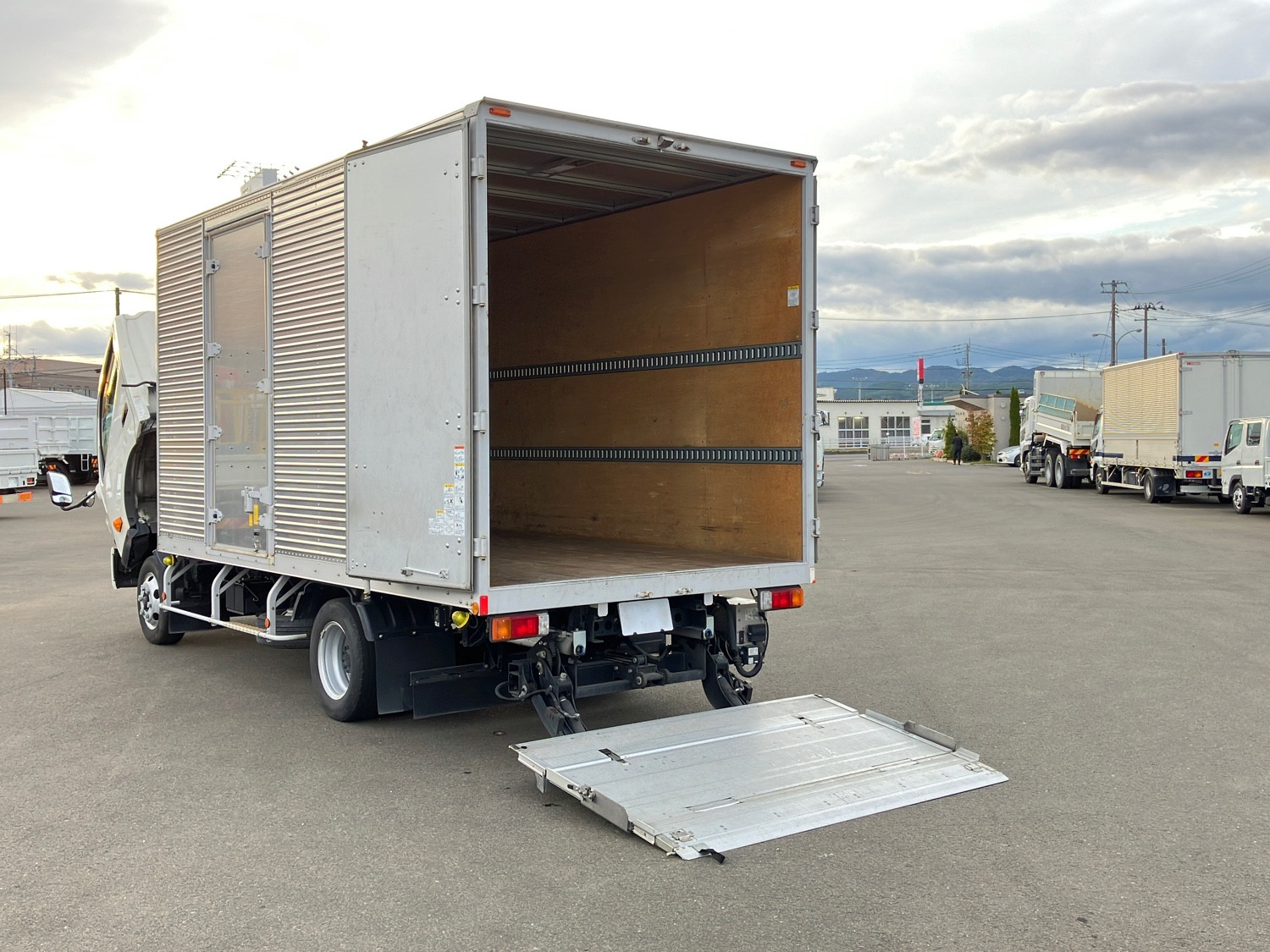 日野 デュトロ 2RG-XZU712M(2WD)の写真11