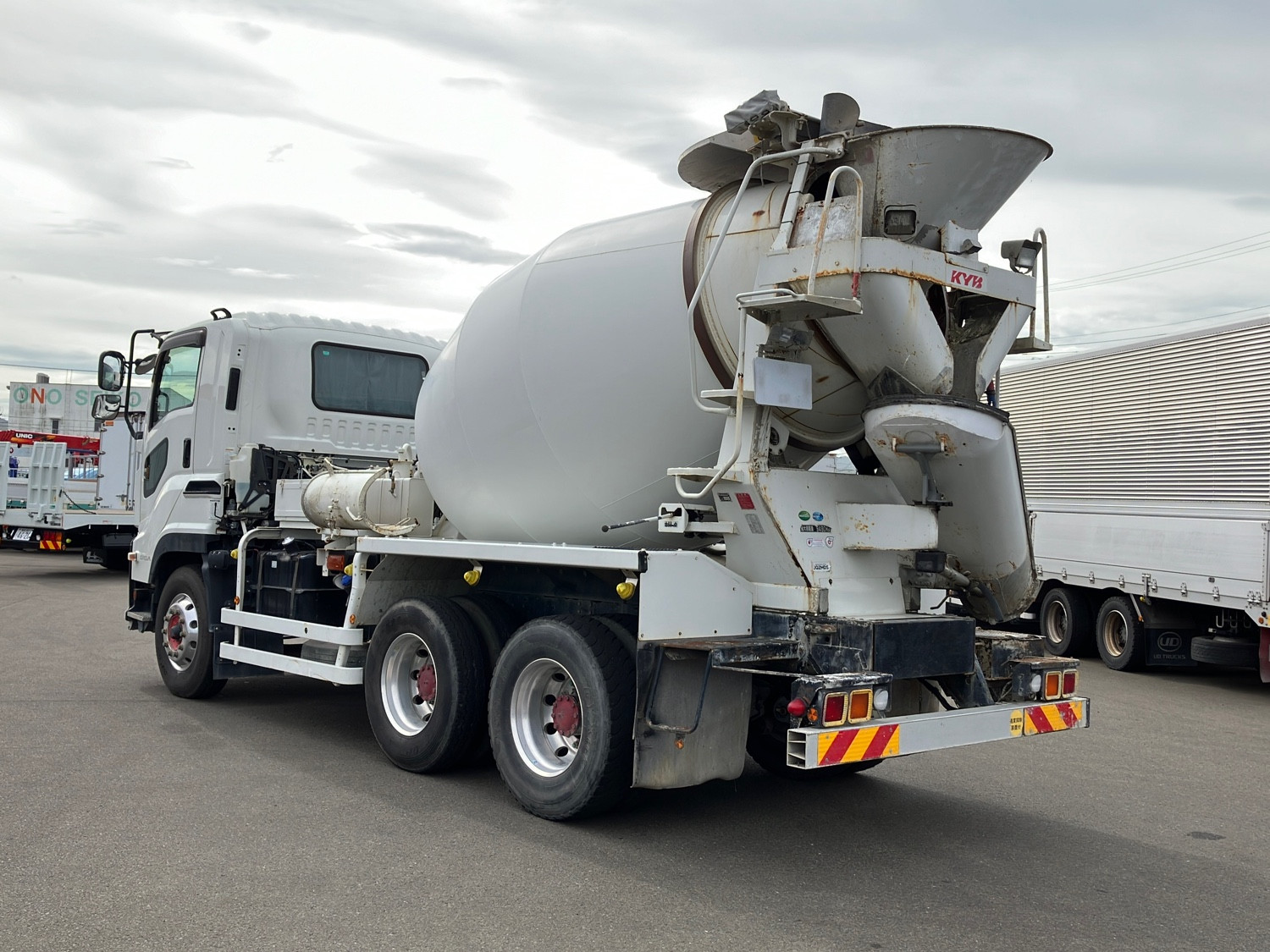 いすゞ ギガ 2KG-CXZ77CT(6x4)の写真4