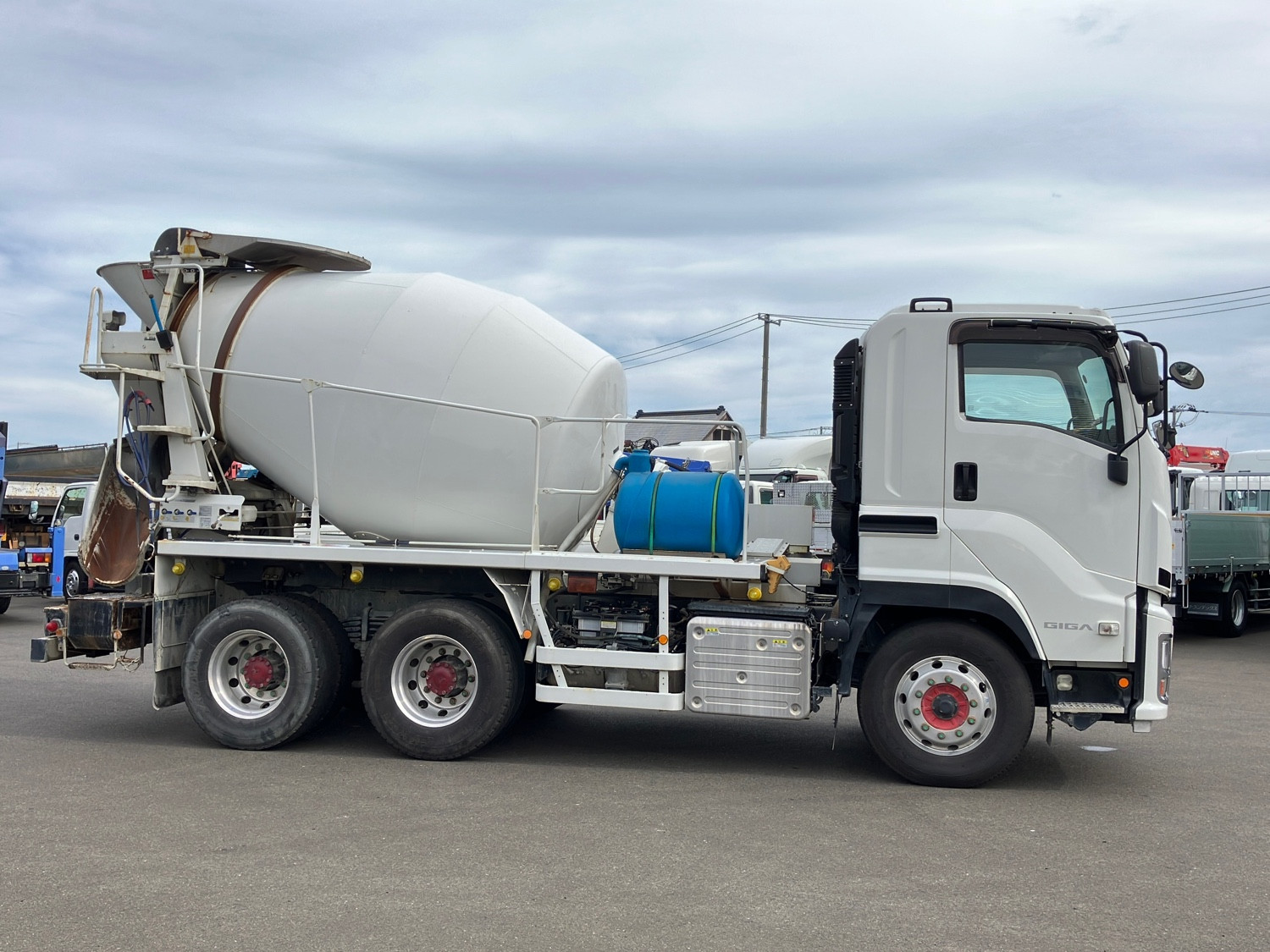 いすゞ ギガ 2KG-CXZ77CT(6x4)の写真6