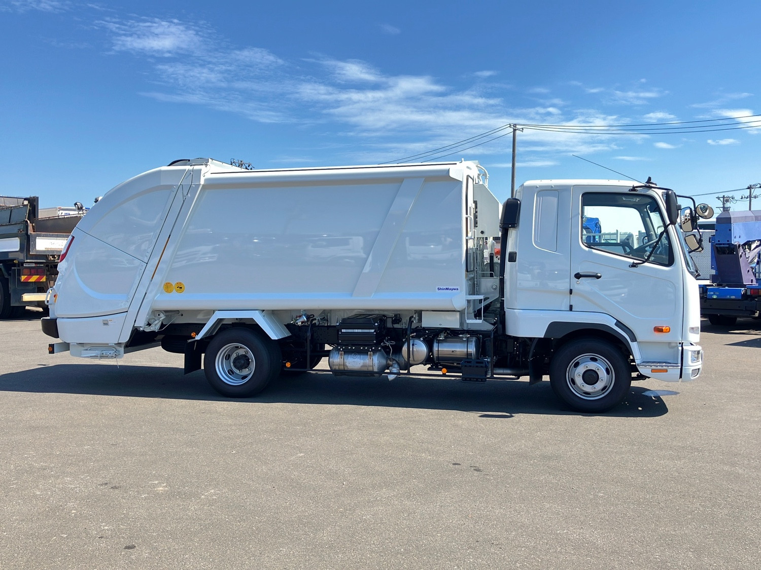 三菱 ファイター 2KG-FK62F(2WD)の写真6