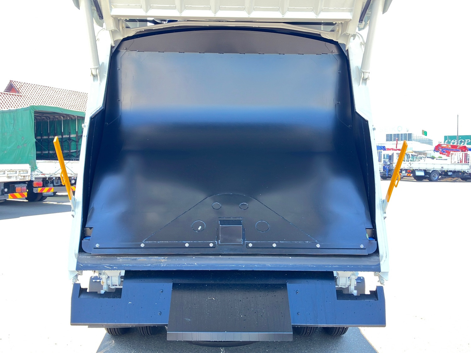 三菱 ファイター 2KG-FK62F(2WD)の写真9