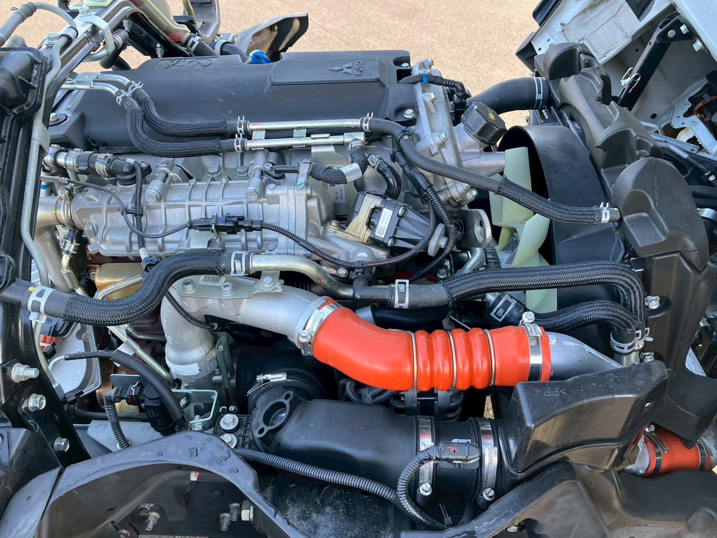 三菱 キャンター 2RG-FEA20(2WD)の写真15