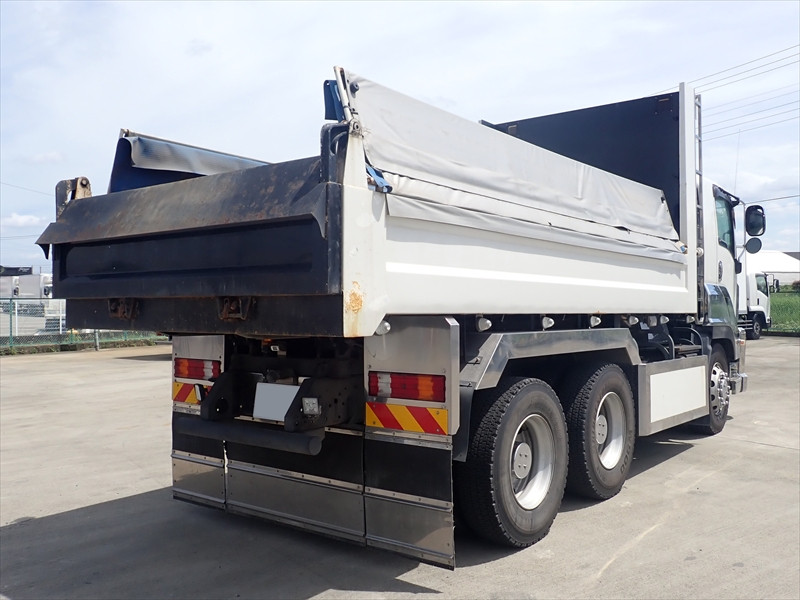 いすゞ ギガ 2PG-CXZ77CT(6x4)の写真2