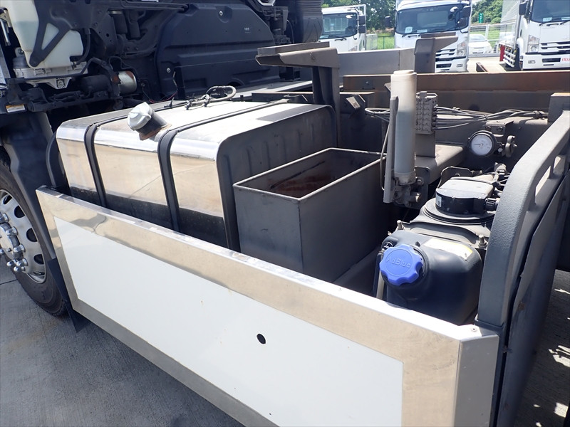 いすゞ ギガ 2PG-CXZ77CT(6x4)の写真15