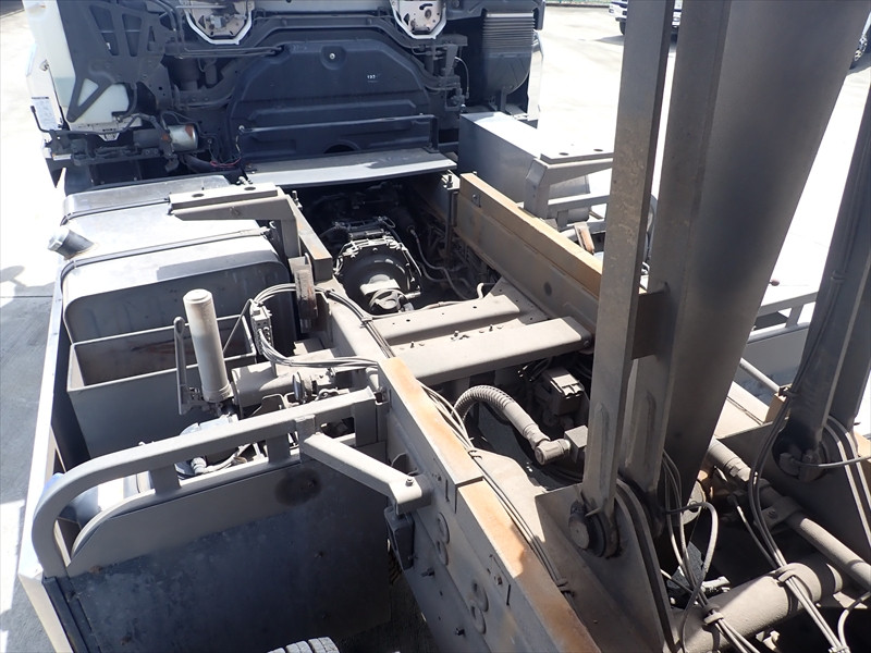 いすゞ ギガ 2PG-CXZ77CT(6x4)の写真16