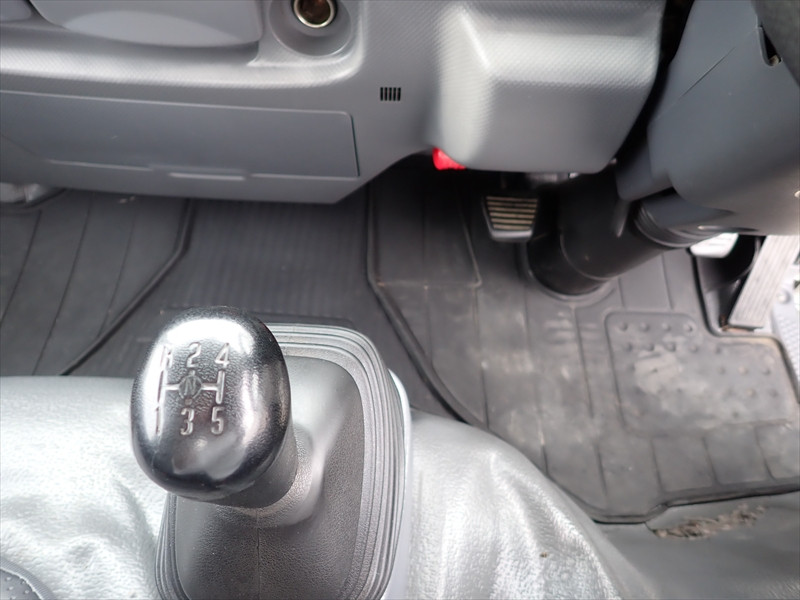 いすゞ エルフ TKG-NJR85AN(2WD)の写真40