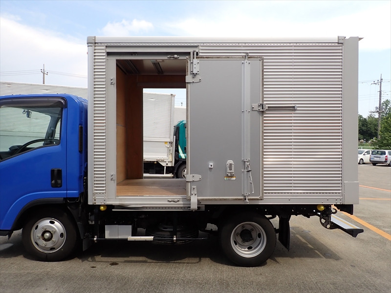 いすゞ エルフ 2RG-NMR88AN(2WD)の写真9