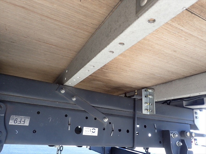 いすゞ エルフ 2RG-NLR88AN(2WD)の写真18