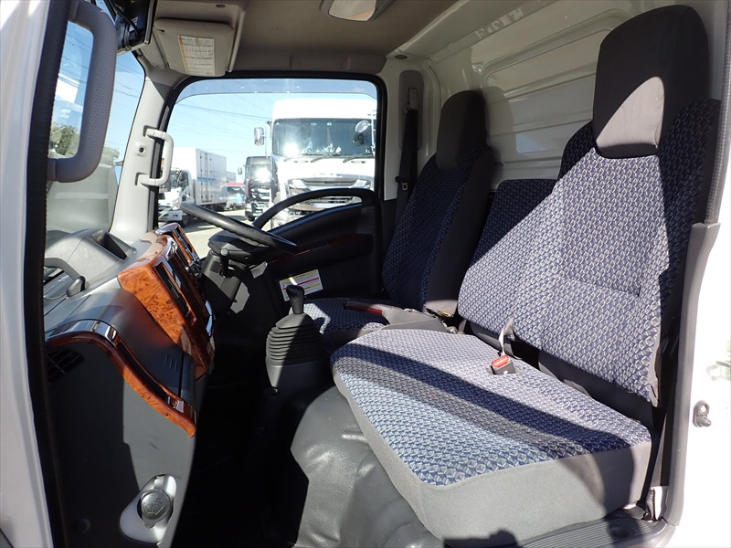 いすゞ エルフ 2RG-NLR88AN(2WD)の写真40