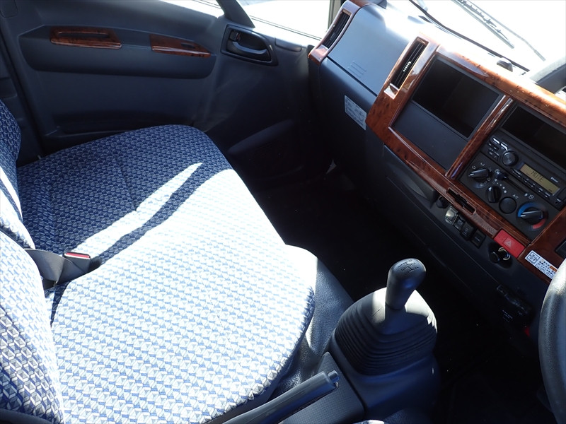 いすゞ エルフ 2RG-NLR88AN(2WD)の写真41