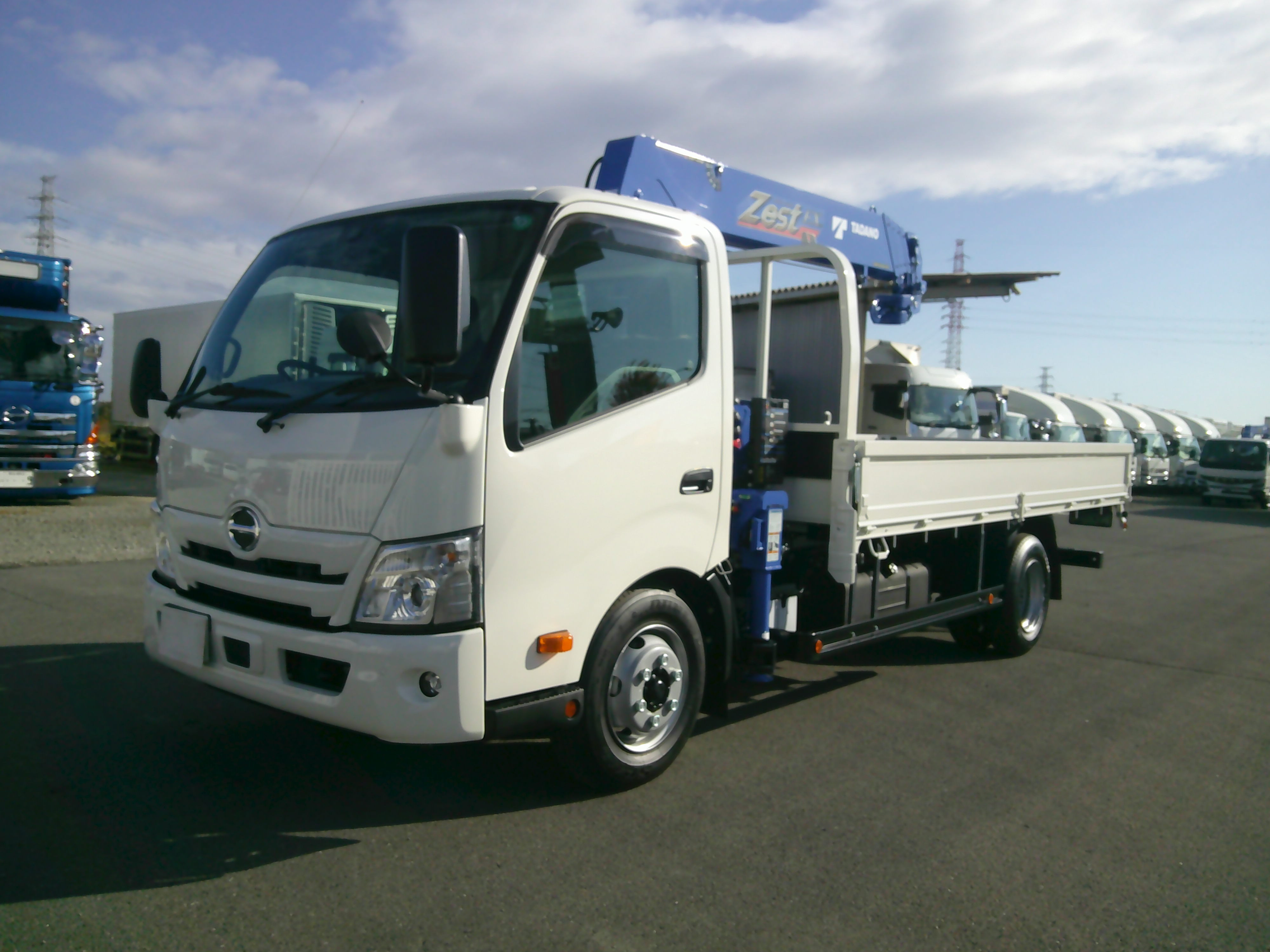 日産 ニッサン 2KG-XZU720(2WD)の写真1
