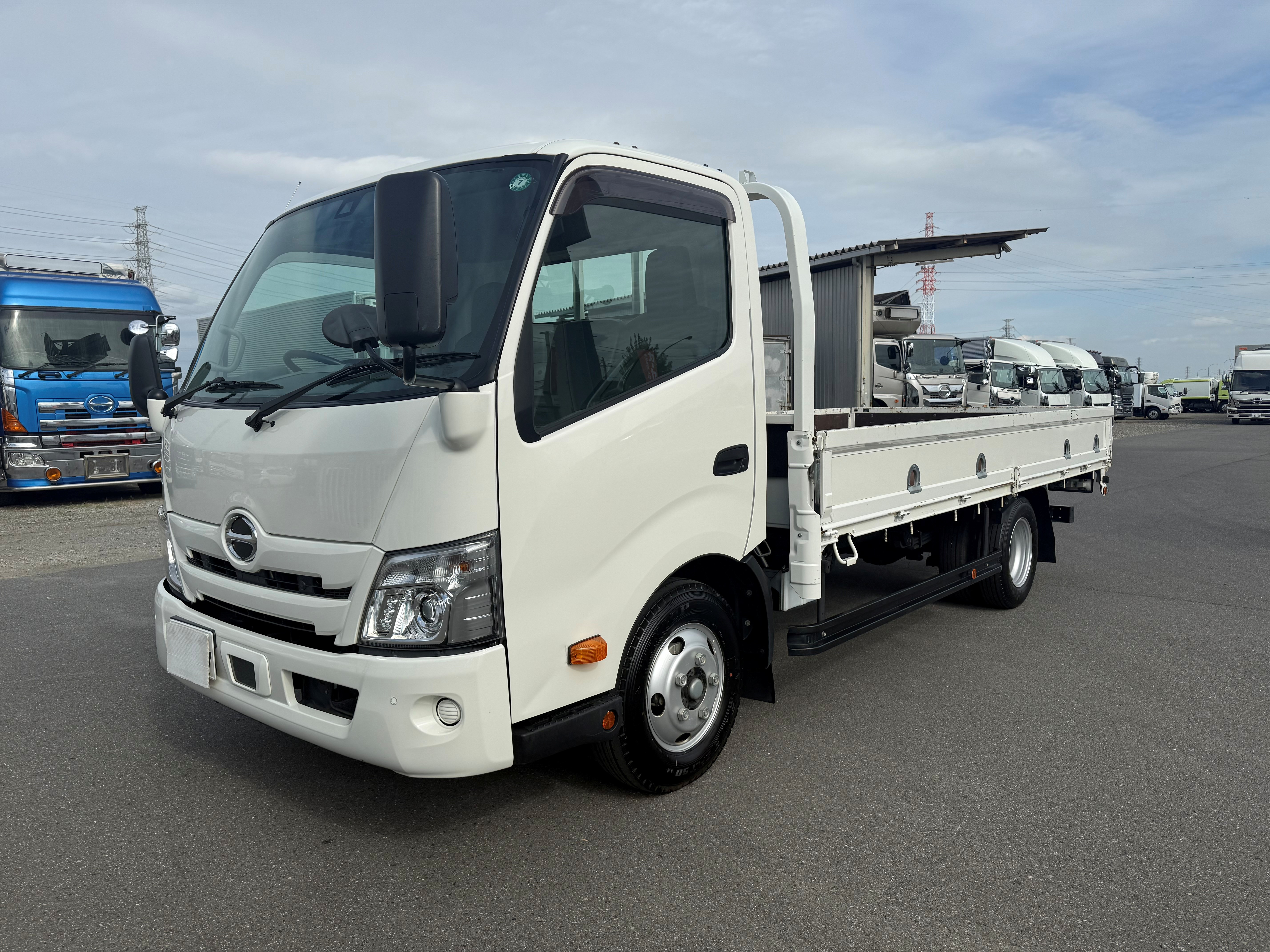 日野 デュトロ 2RG-XZC710M(2WD)の写真1