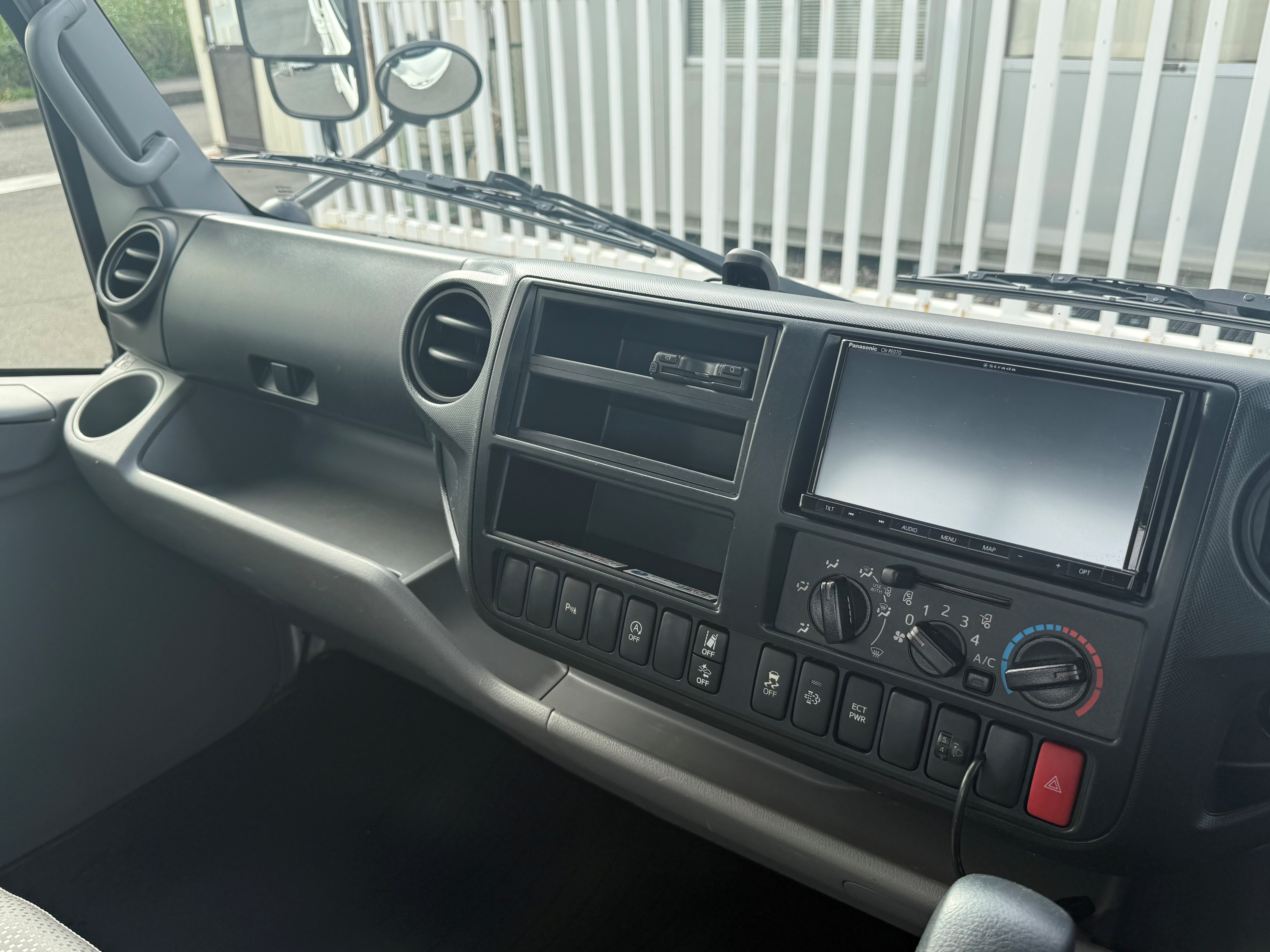 日野 デュトロ 2RG-XZC710M(2WD)の写真14