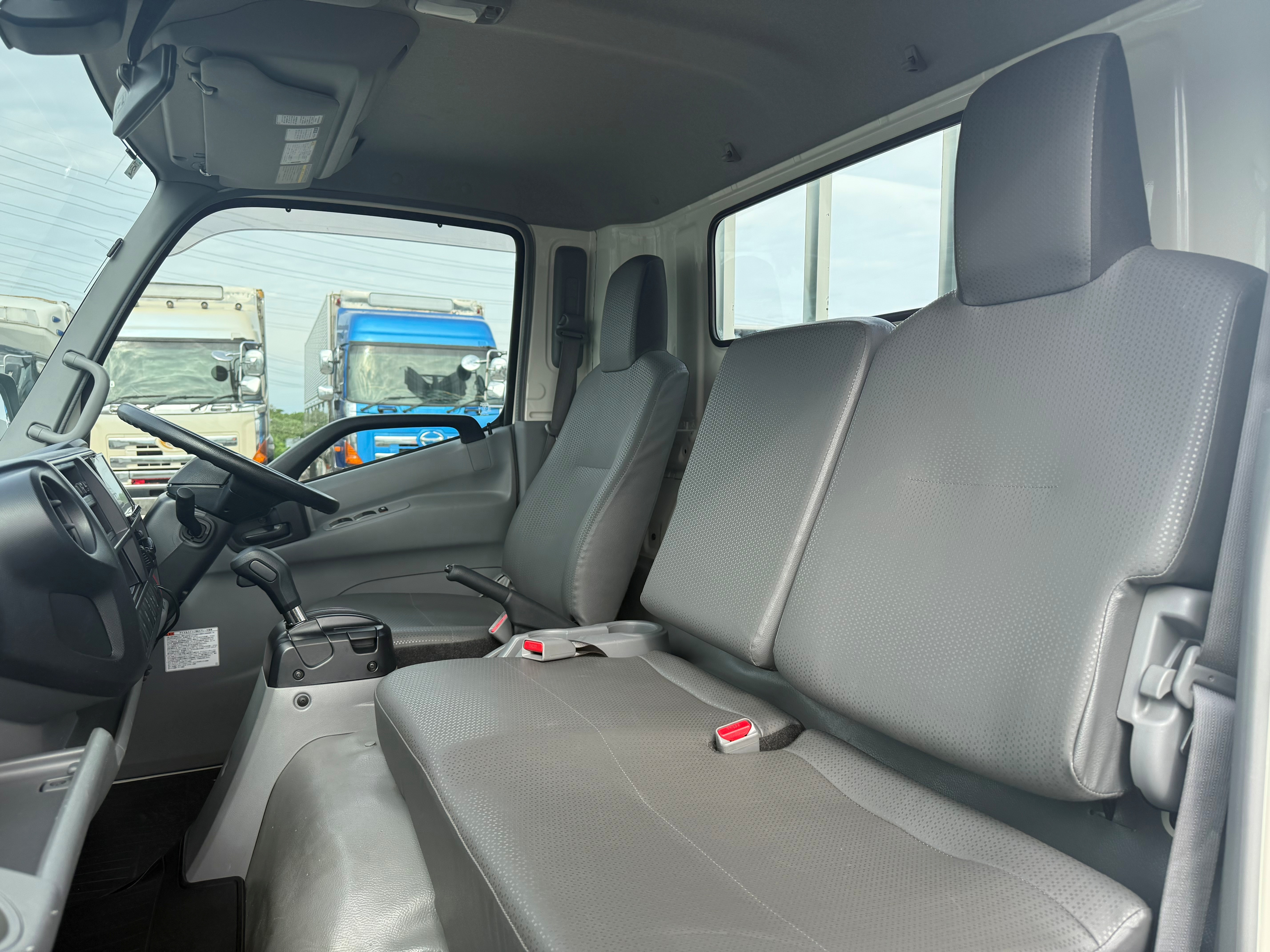 日野 デュトロ 2RG-XZC710M(2WD)の写真18