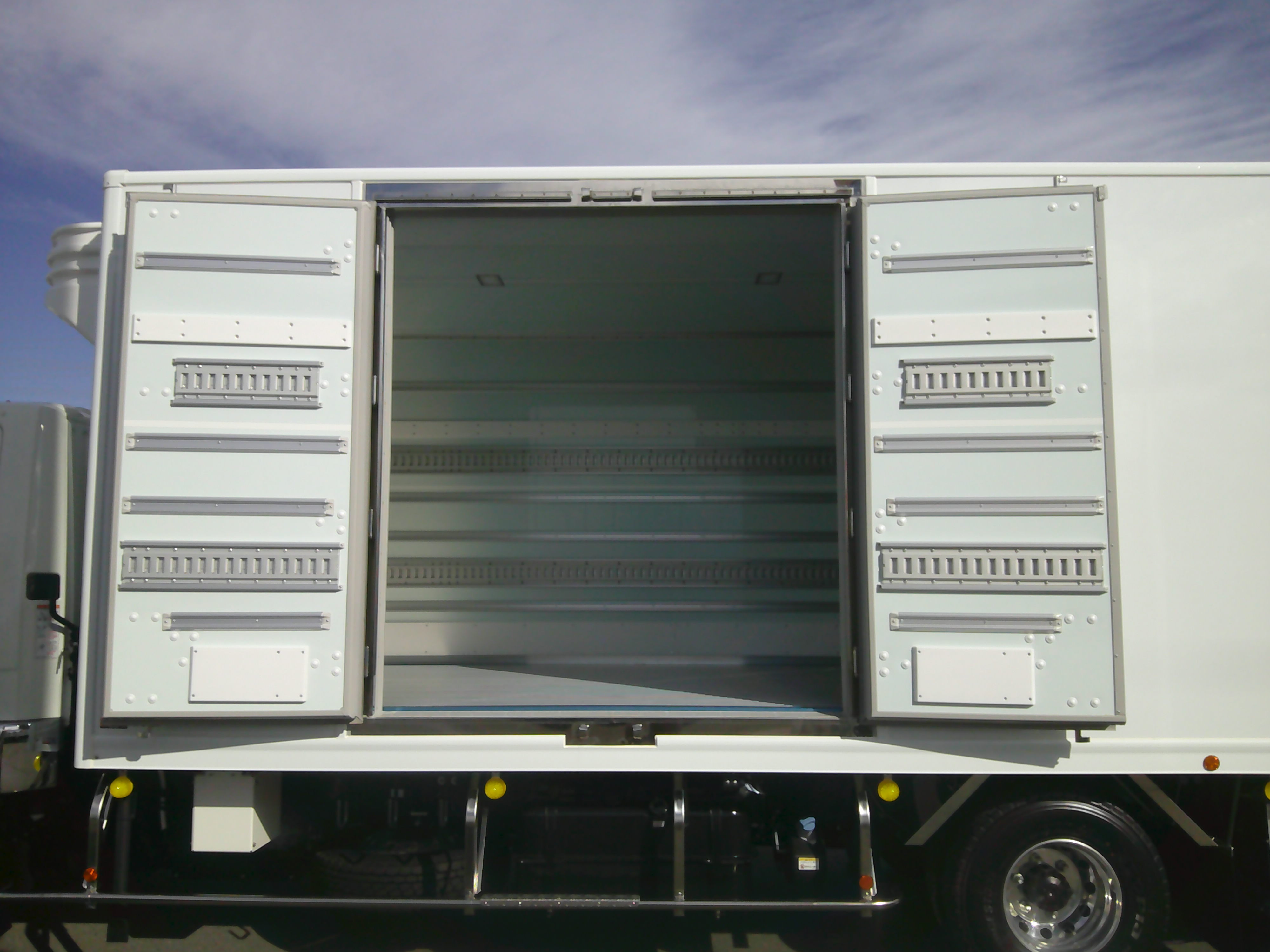 三菱 ファイター 2KG-FK65F(2WD)の写真10