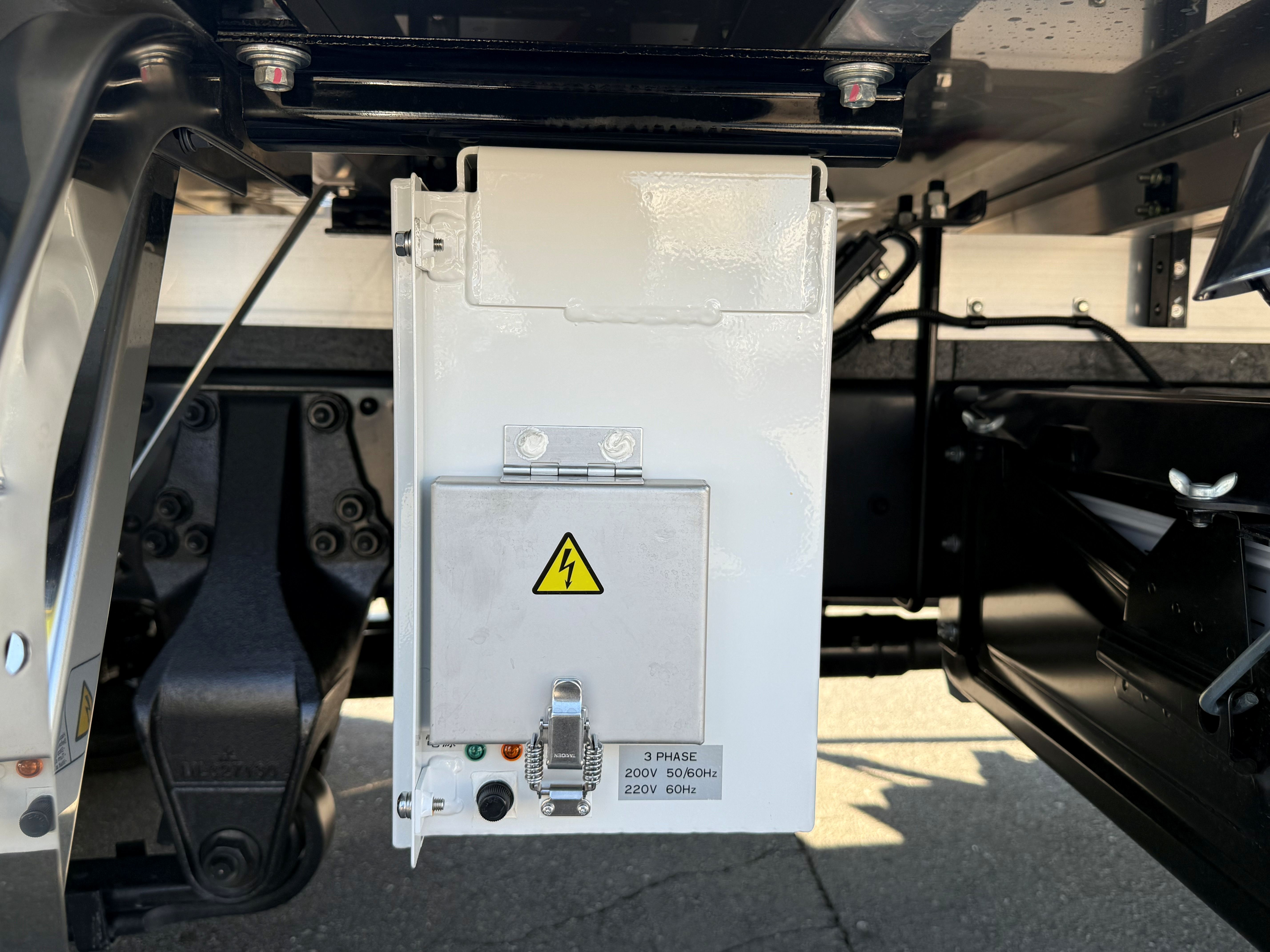 三菱 ファイター 2KG-FK65F(2WD)の写真16