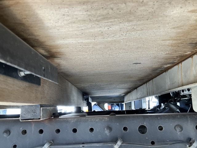 いすゞ エルフ TRG-NLR85AR(2WD)の写真35