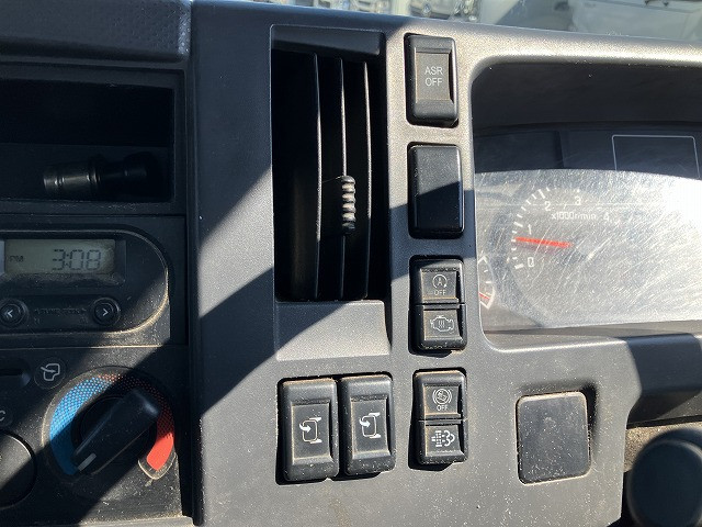 いすゞ エルフ TRG-NLR85AR(2WD)の写真39