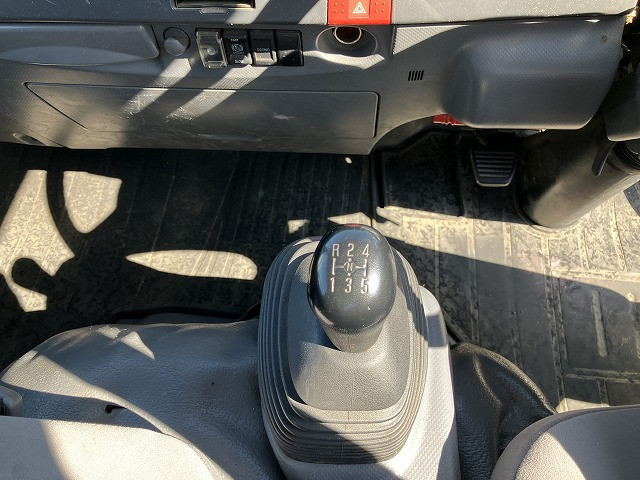 いすゞ エルフ TRG-NLR85AR(2WD)の写真42