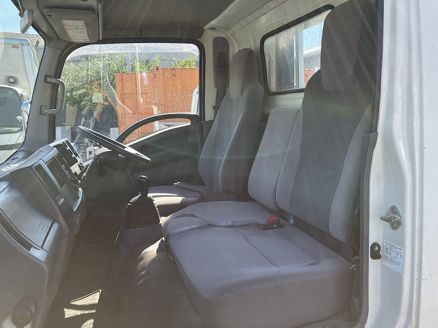 いすゞ エルフ TRG-NLR85AR(2WD)の写真44