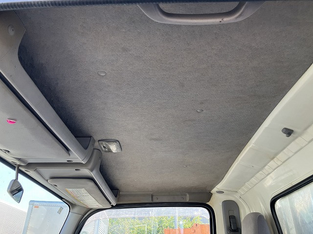 いすゞ エルフ TRG-NLR85AR(2WD)の写真45