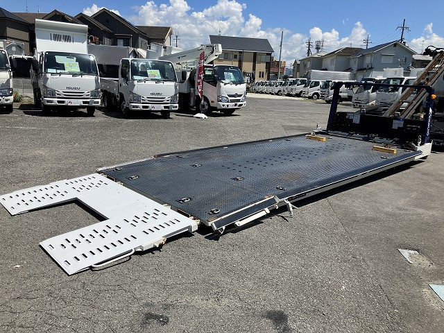 いすゞ エルフ 2RG-NPR88AN(2WD)の写真15