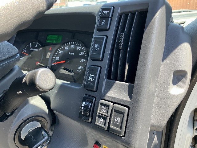 いすゞ エルフ 2RG-NPR88AN(2WD)の写真39