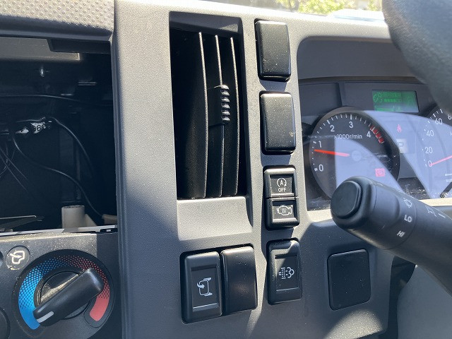 いすゞ エルフ 2RG-NPR88AN(2WD)の写真41