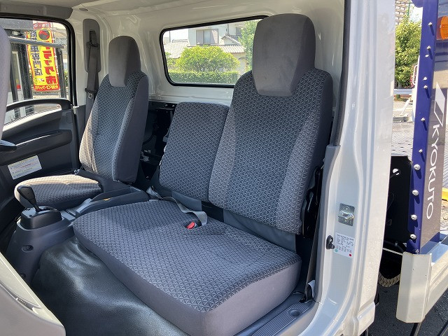 いすゞ エルフ 2RG-NPR88AN(2WD)の写真46