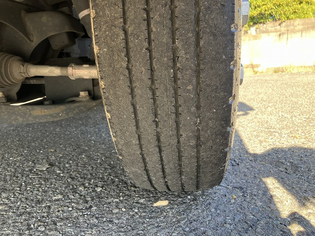 いすゞ エルフ 2RG-NJR88A(2WD)の写真21