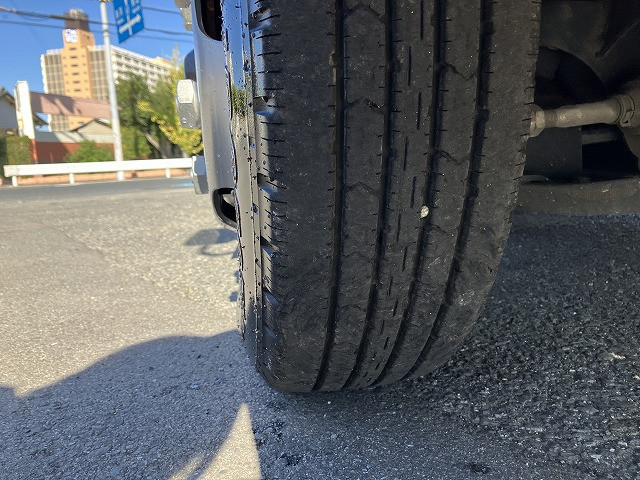 いすゞ エルフ 2RG-NJR88A(2WD)の写真23