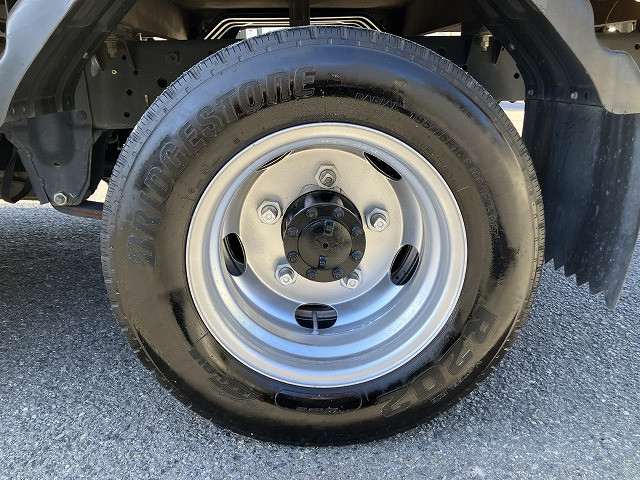 いすゞ エルフ 2RG-NJR88A(2WD)の写真26