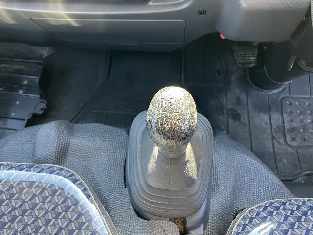 いすゞ エルフ 2RG-NJR88A(2WD)の写真39