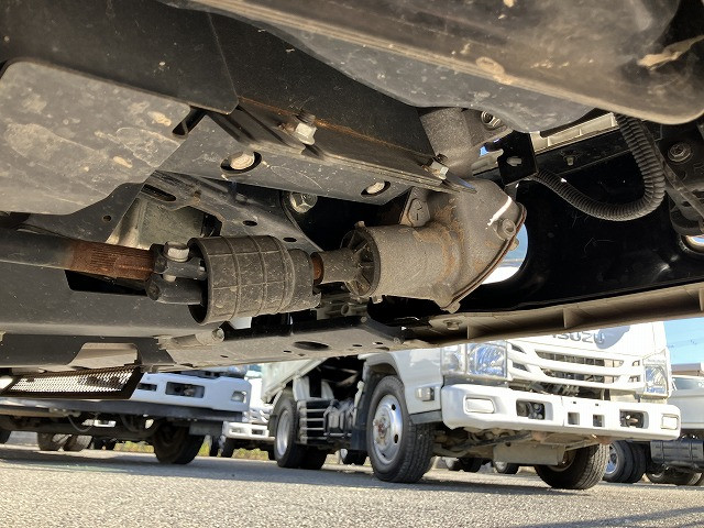 いすゞ エルフ 2RG-NJR88A(2WD)の写真50