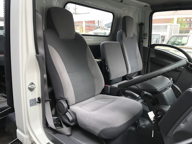 いすゞ エルフ TRG-NPR85AN(2WD)の写真38