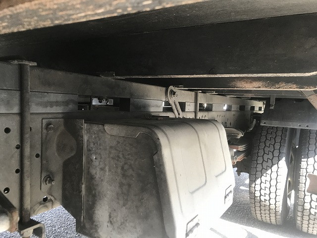 いすゞ エルフ 2RG-NPR88YN(2WD)の写真25