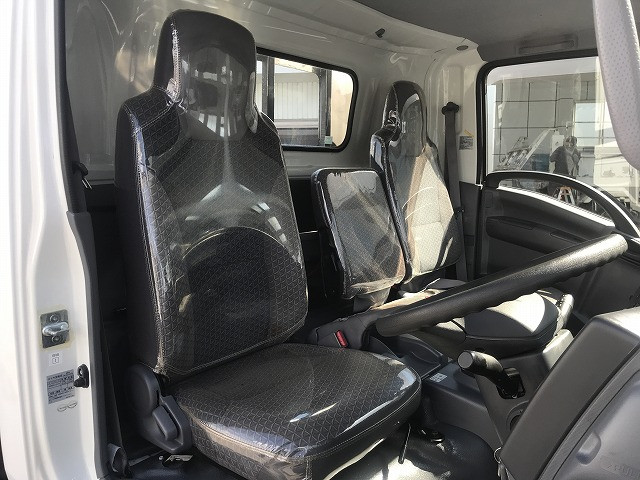 いすゞ エルフ 2RG-NPR88YN(2WD)の写真38